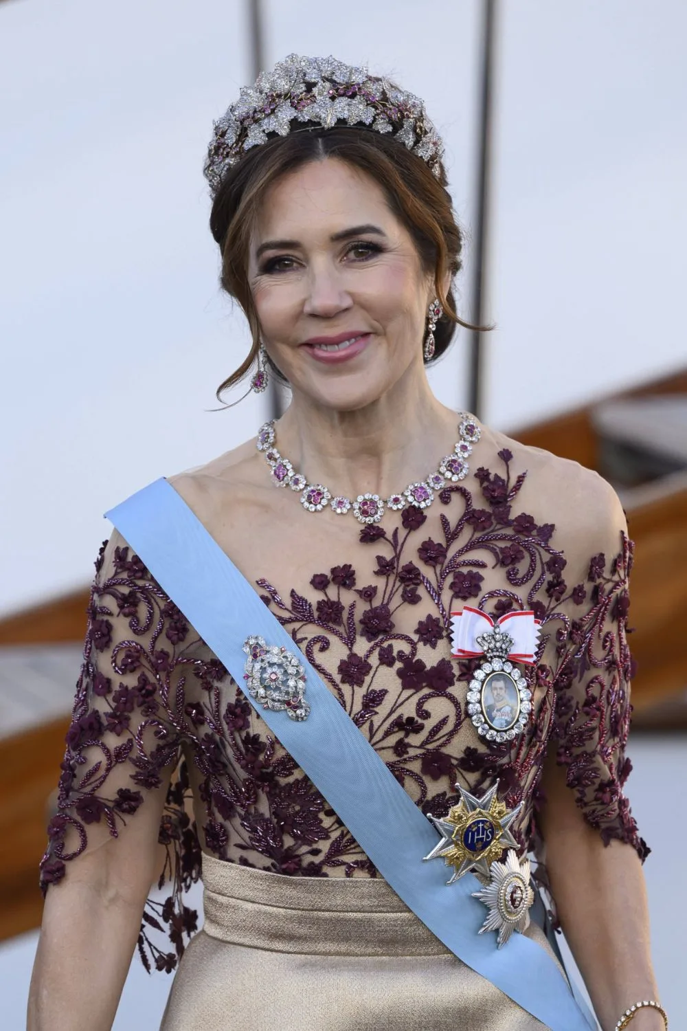 Queen mary in the ruby tiara 