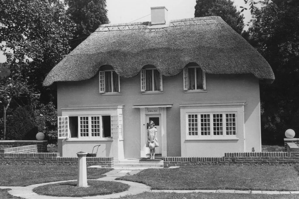 Queen Elizabeth play cottage