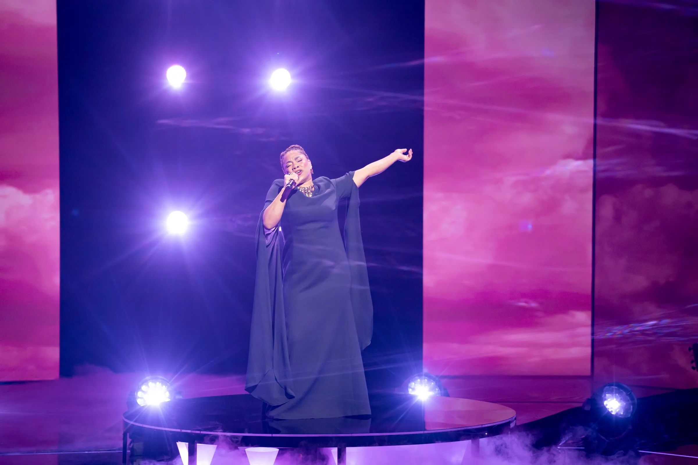 the voice 2025 winner - cle performing during the grand final