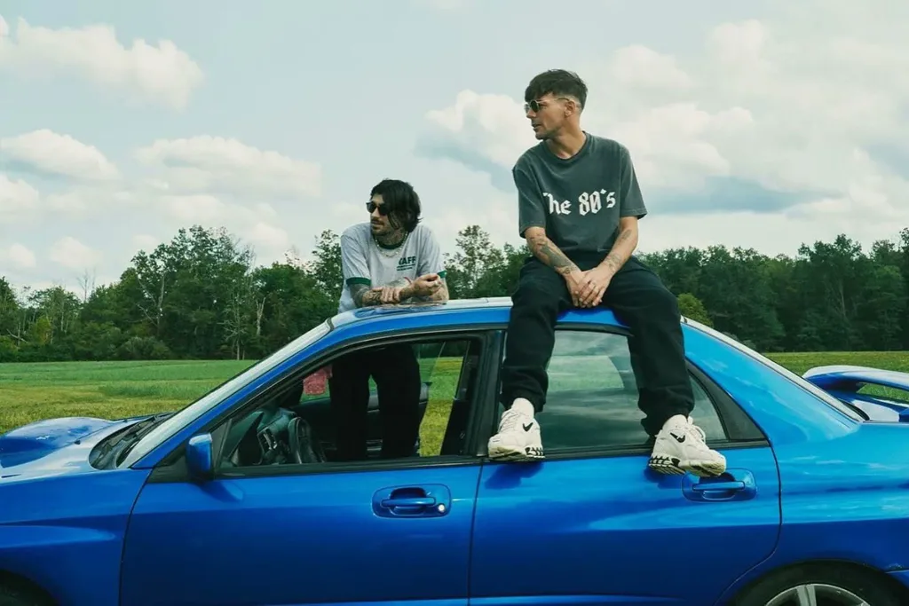 zayn malik and louis tomlinson on top of blue car for new show