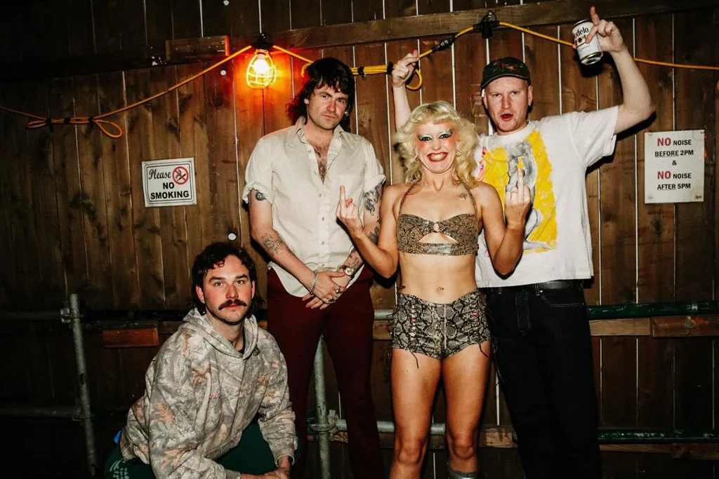 Amyl and the Sniffers
