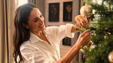 Meghan Markle decorates a christmas tree