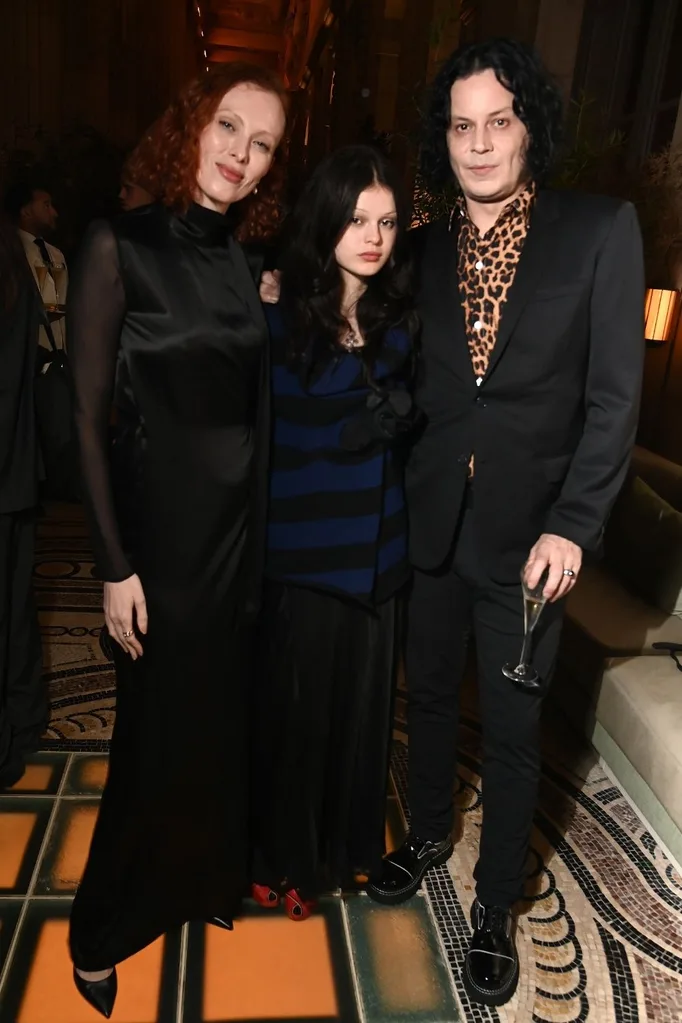 scarlett white posing with her parents