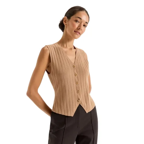 Review San Lorenzo Vest