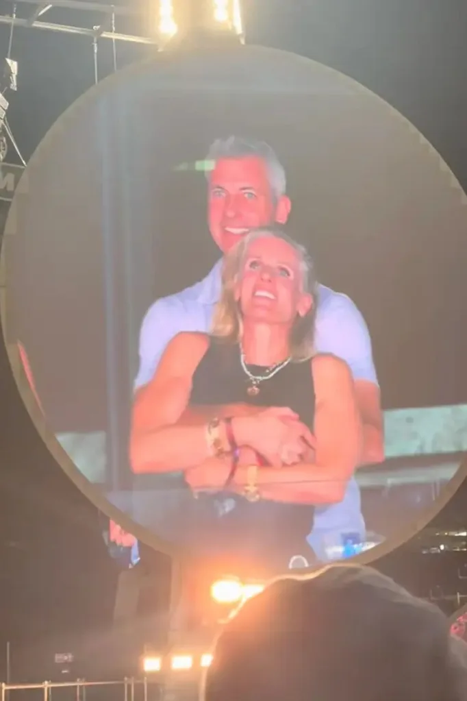 Coldplay kiss cam