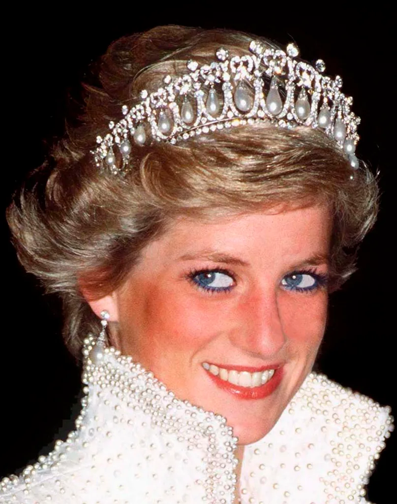 Diana in the lovers knot tiara