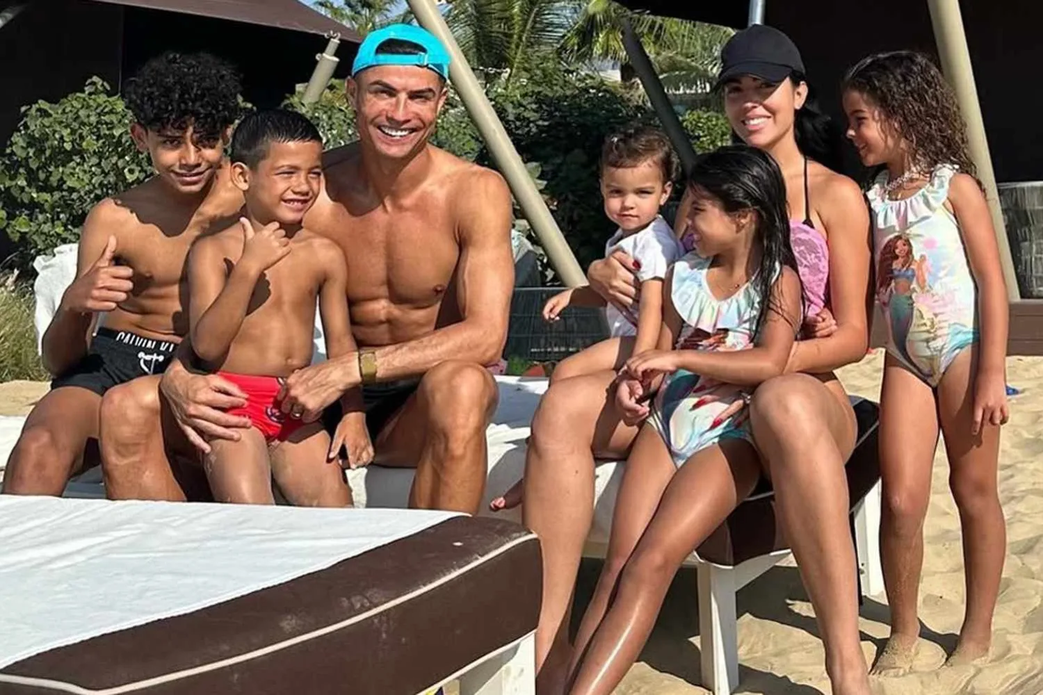 Cristiano Ronaldo, Georgina Rodr&iacute;guez and their kids./Pic: Instagram