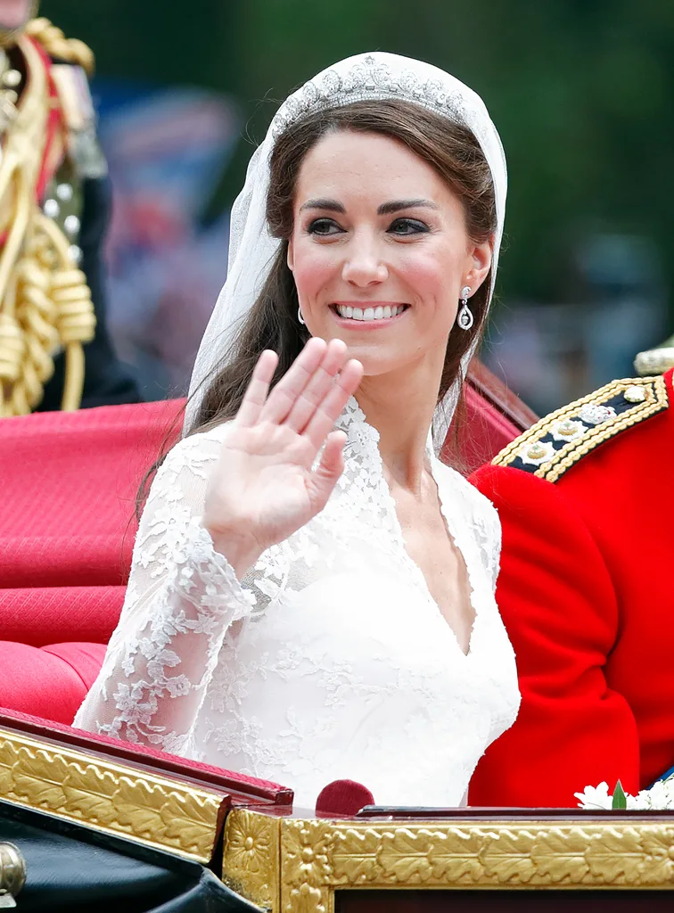 Kate Middleton wearing the cartier halo tiara on her wedding day