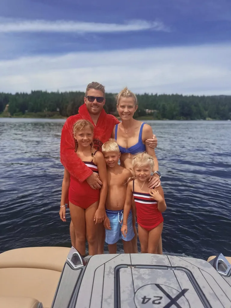 Elizabeth Smart with her family