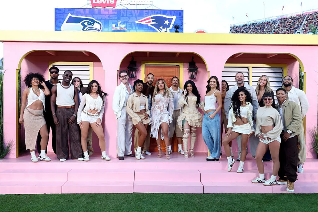 Famous famous on stage at the Superbowl Halftime Show.