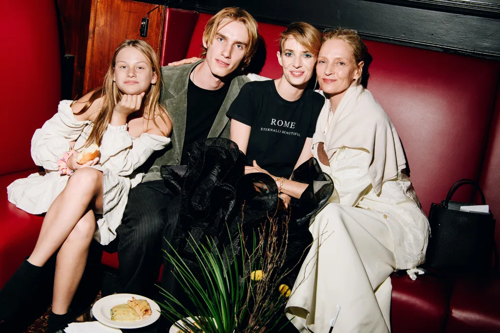 Maya Hawke with her mother Uma Thurman, and her siblings. Credit: Getty
