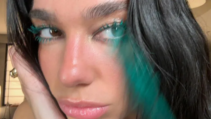 Dua Lipa wearing turquoise mascara.