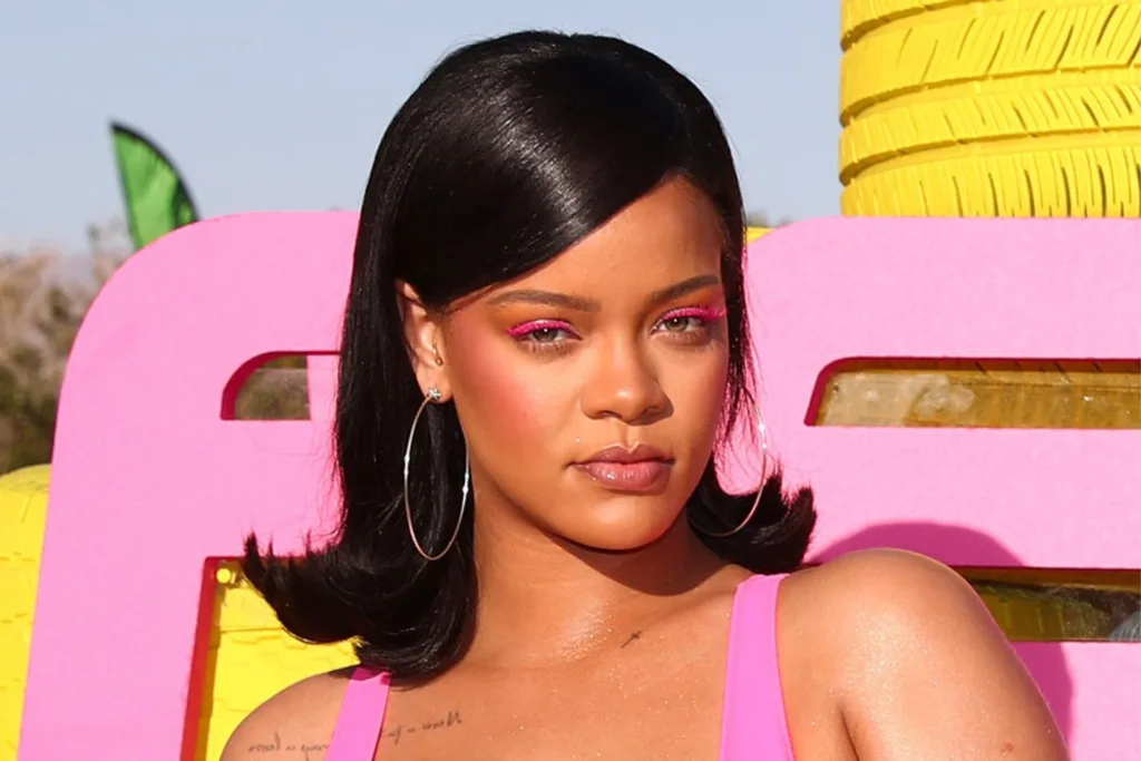 Rihanna wearing neon pink mascara.