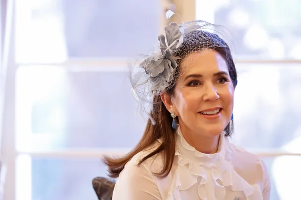 Queen Mary goes glam in Canberra on State Visit to Australia