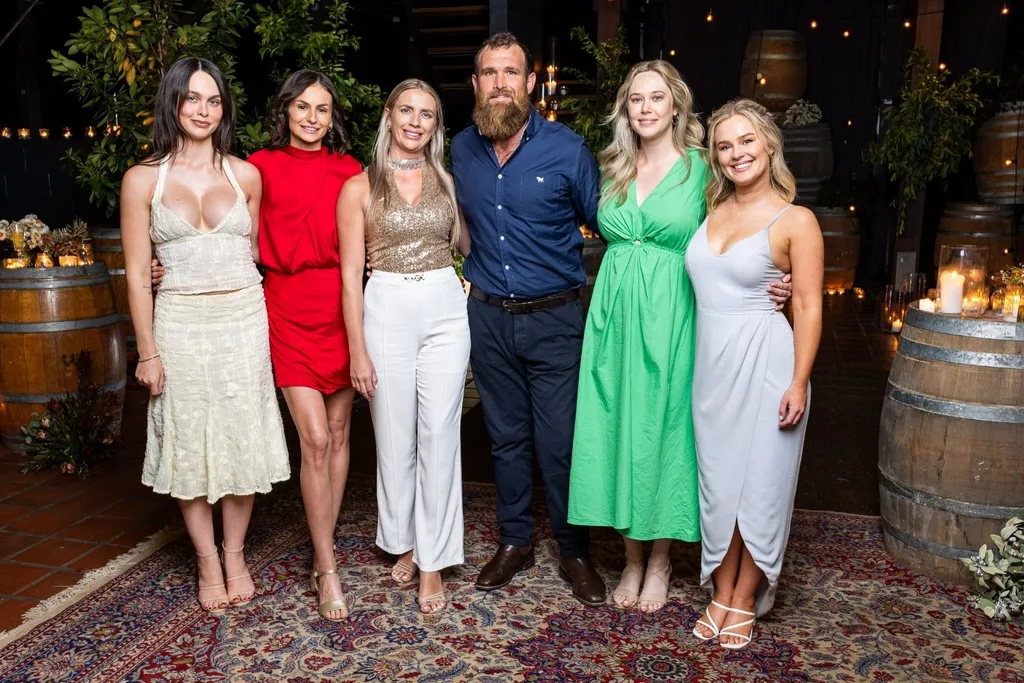 Farmer Jason and his final five ladies