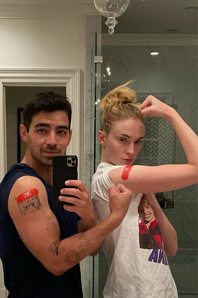 Joe Joanas and Sophie turner showing their vaccinated arms.