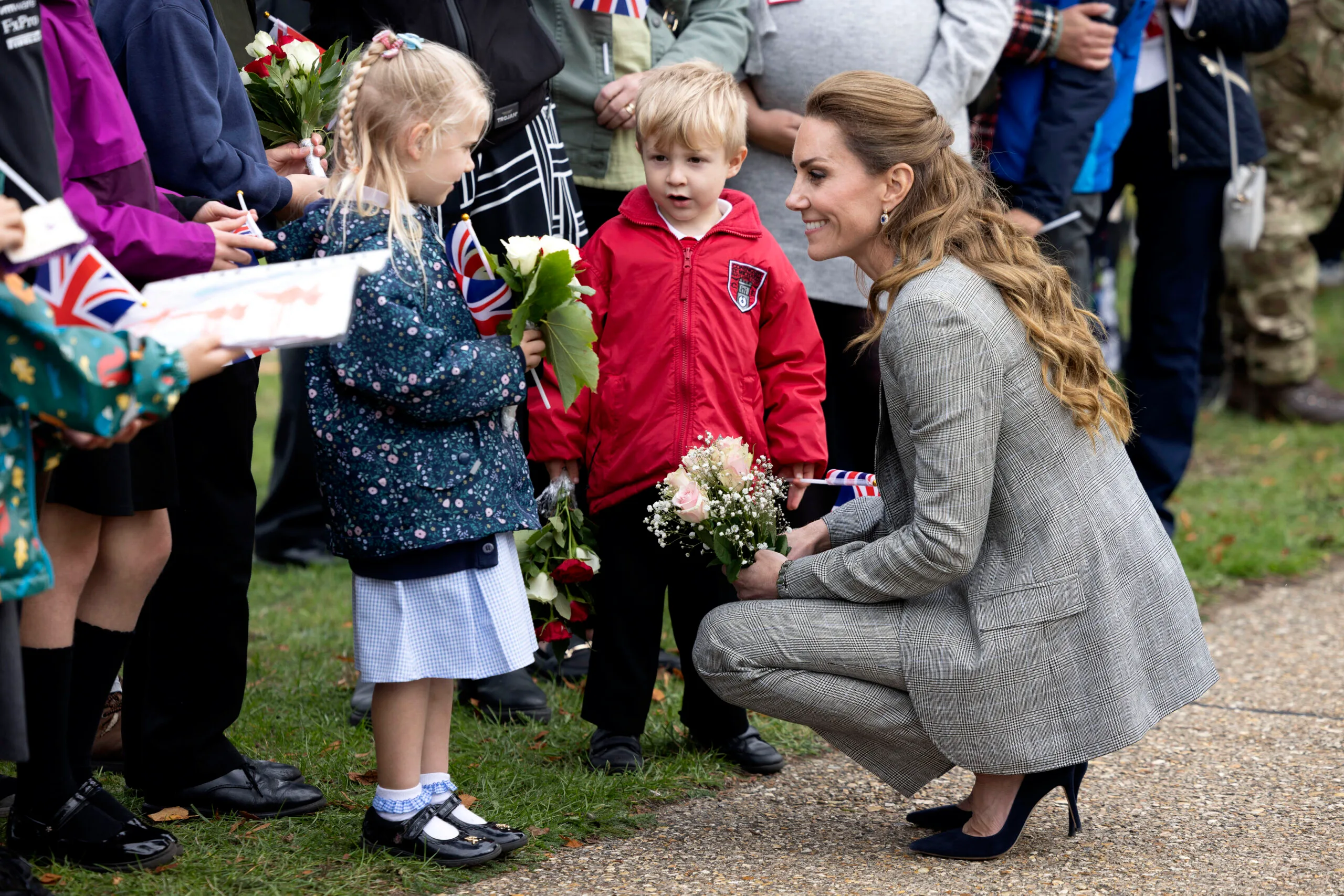 Kate meeting kids 