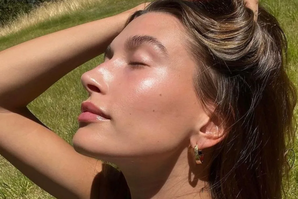 Hailey Bieber has glowing skin.