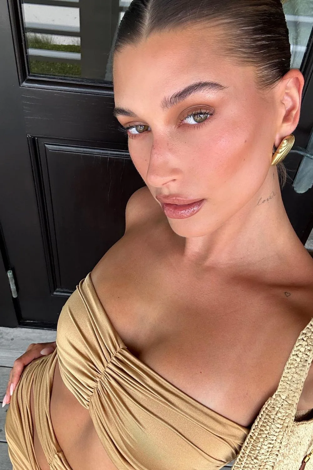 Hailey Bieber.