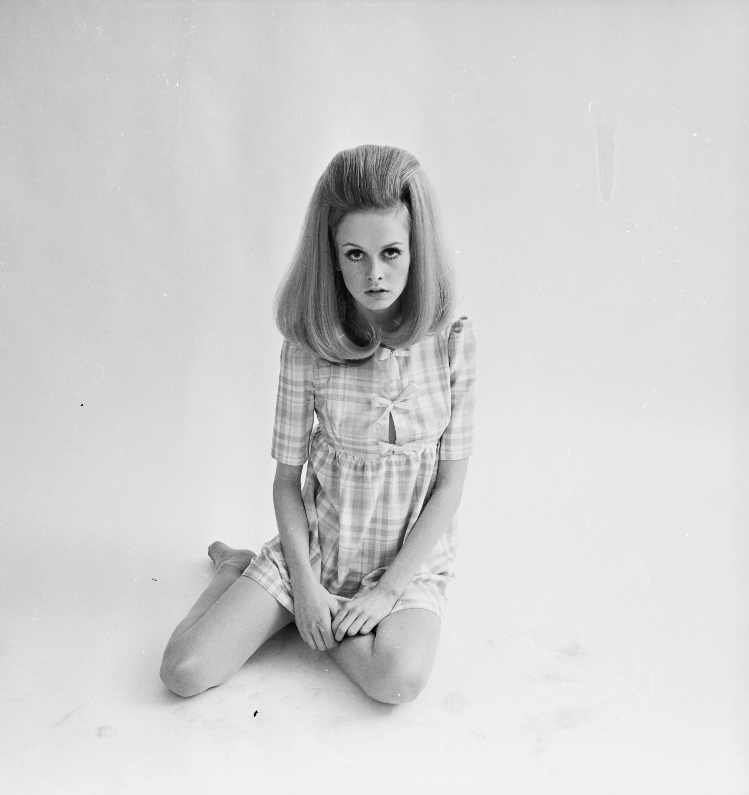 16th March 1967: British fashion model and 60's icon, Twiggy (Lesley Hornby) wearing a checked mini-dress. (Photo by McKeown/Express/Getty Images)