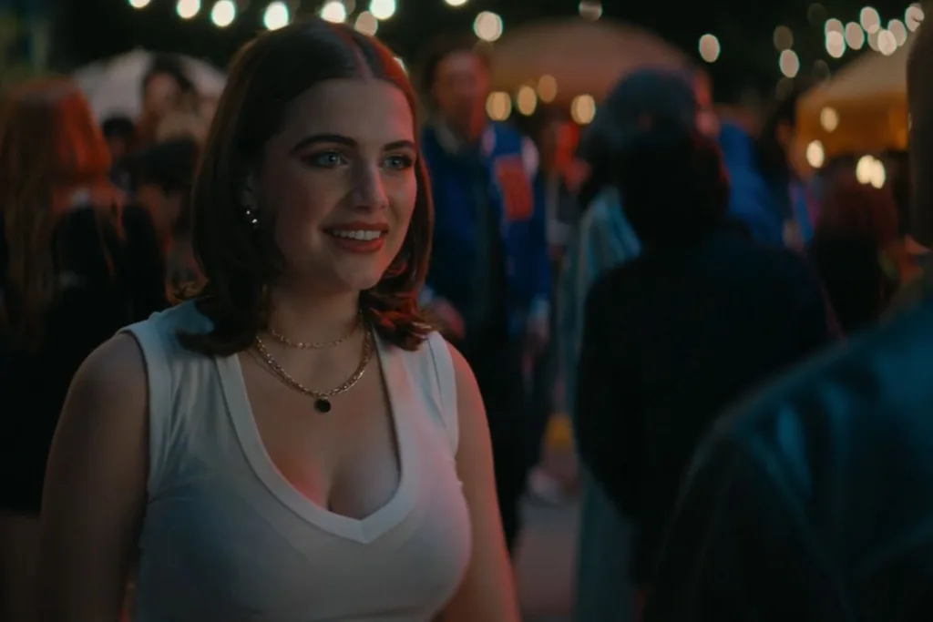 Ella Bright as Hannah Wells in Off Campus.