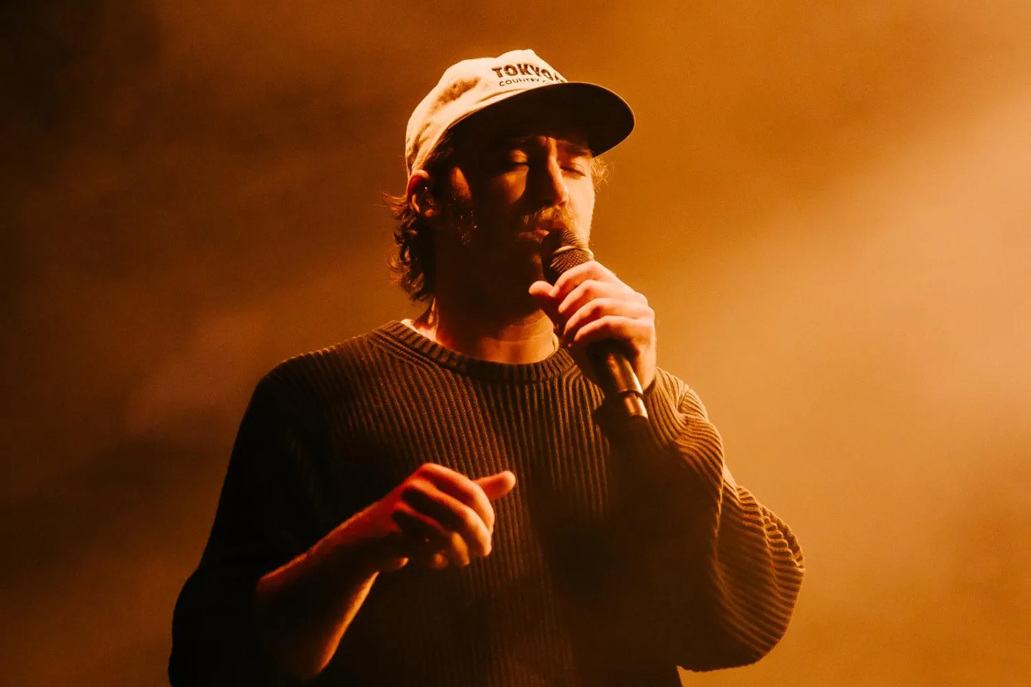 Matt Corby performing