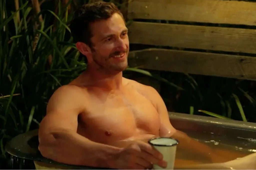 Farmer Joe Bobbin in the bath on Farmer Wants A Wife