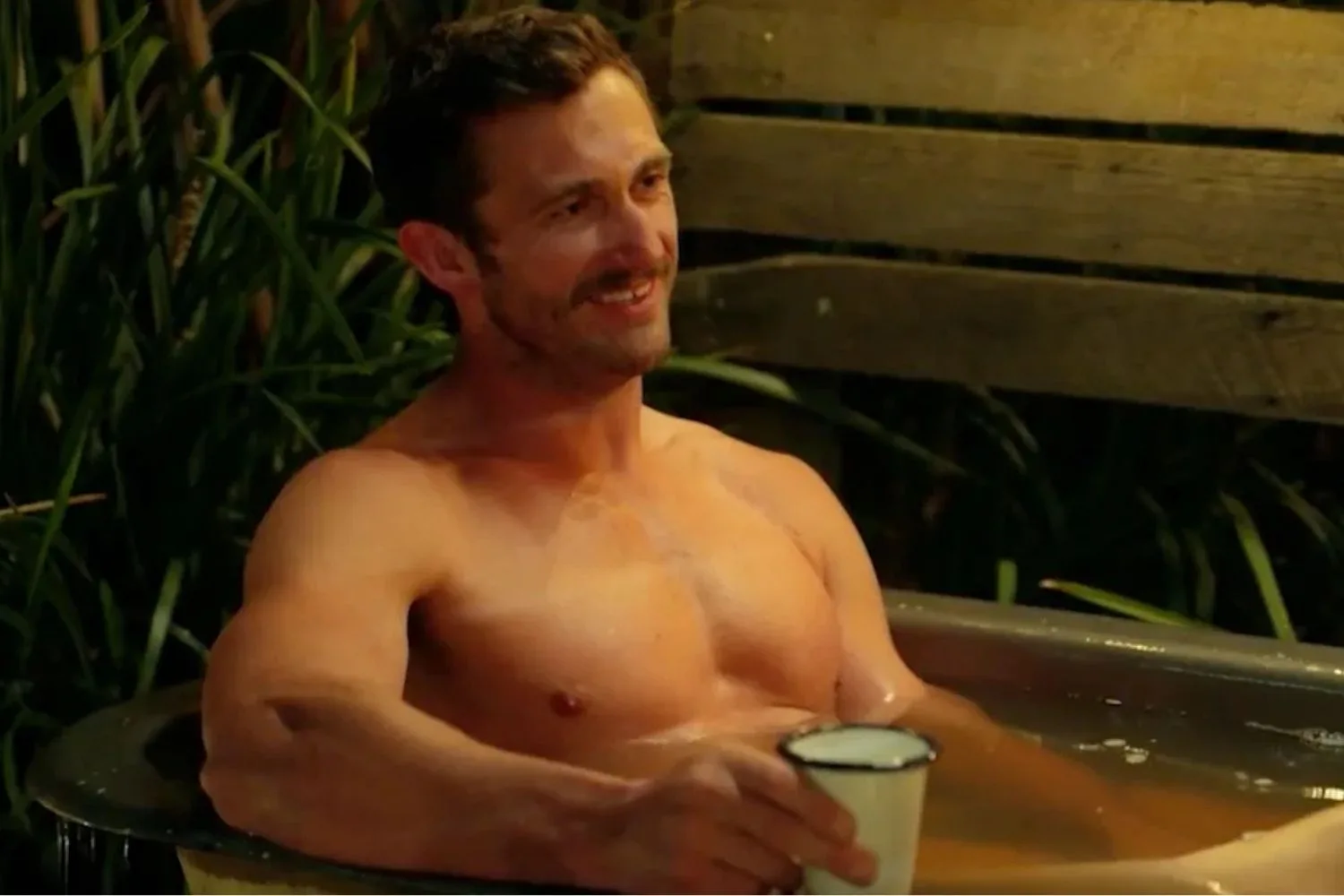 Farmer Joe Bobbin in the bath on Farmer Wants A Wife