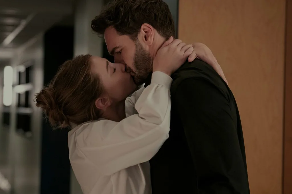 Ali Hazelwood's The Love Hypothesis starring Lili Reinhart and Tom Bateman