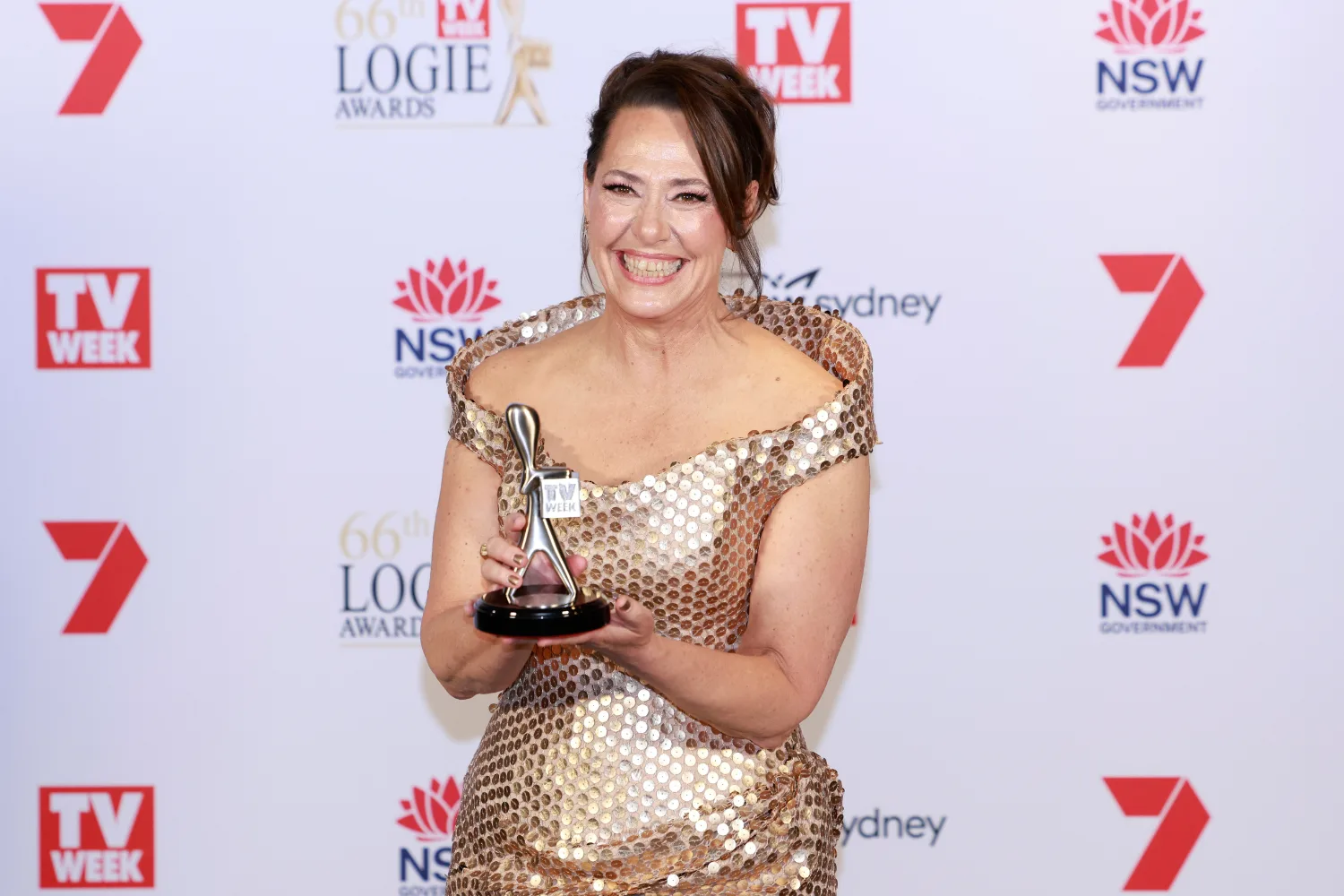 Lisa Millar accepts Silver Logie for Muster Dogs 2026