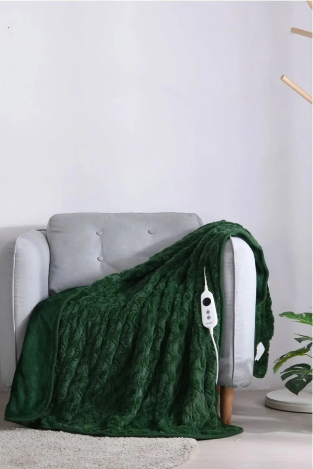 myer-dreamaker-green-heated-throw-blanket