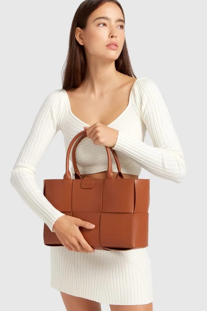 belle&bloom-long-way-home-woven-tote