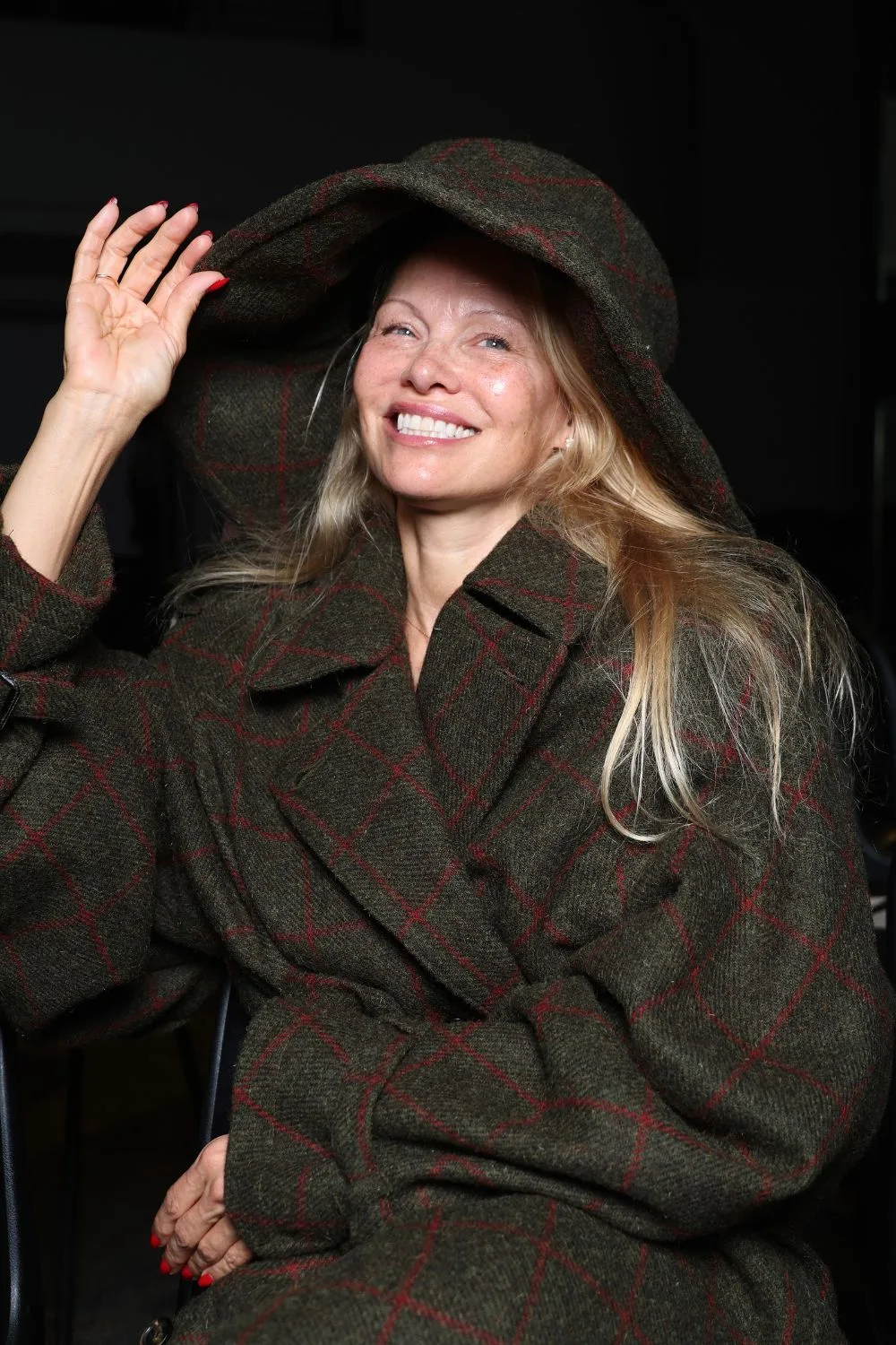 pamela-anderson-no-makeup-fashion-week