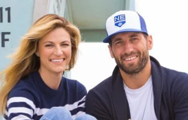 Dancing with the stars host Erin Andrews and hockey player Jarret Stoll tie the knot