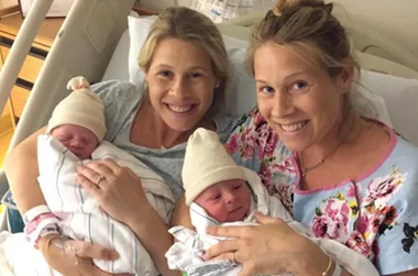 Identical twins give birth on same day