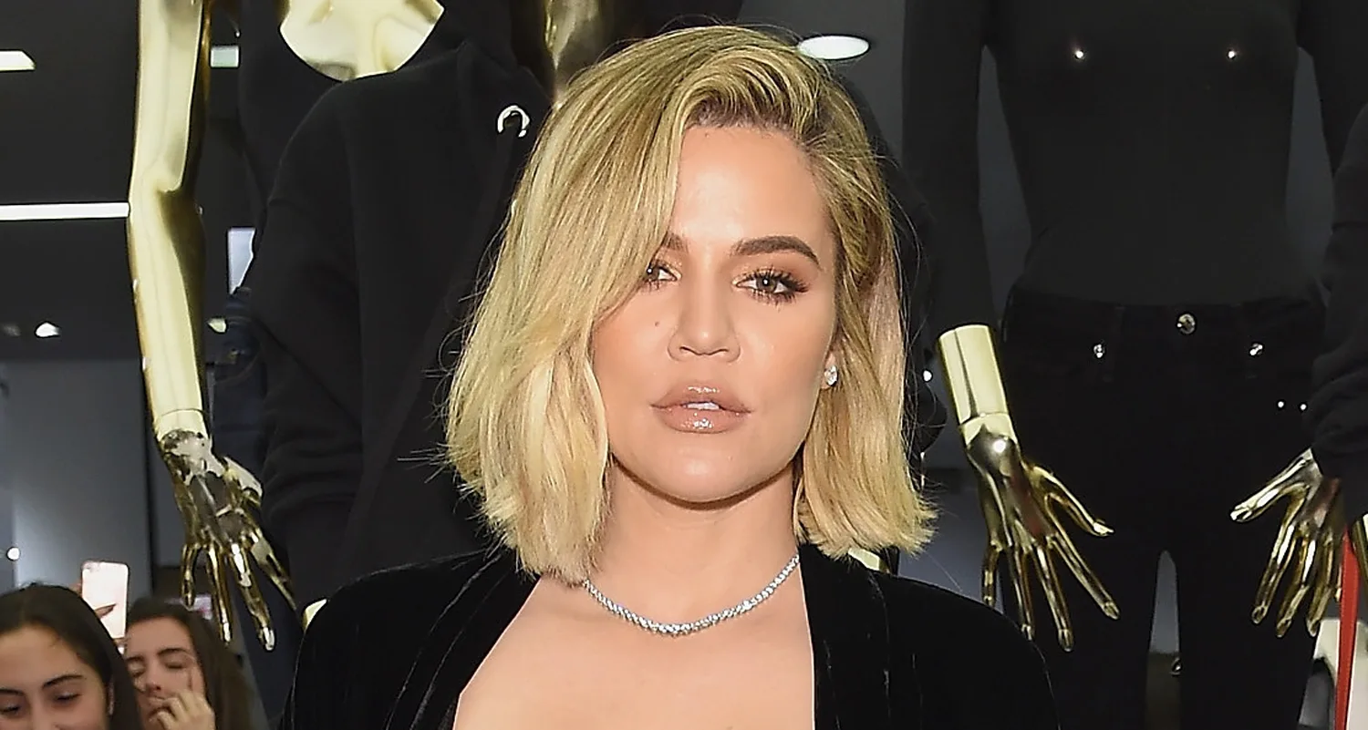 Pregnant Khloe Kardashian wears sweatpants and a long coat WHO