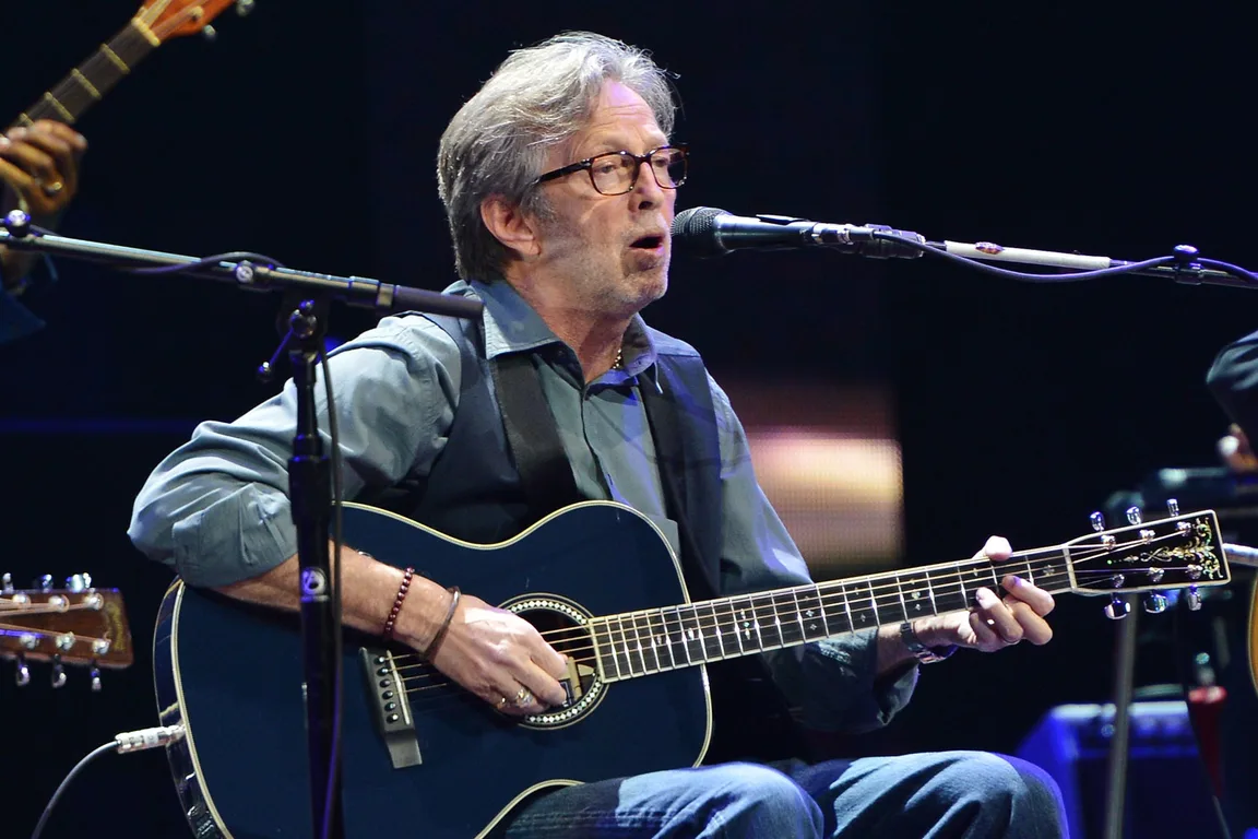 Eric Clapton reveals he's losing his hearing and suffering from(01)
