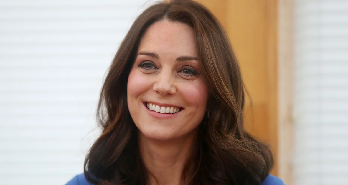 Pregnant Kate Middleton glows in allblue outfit WHO(01)