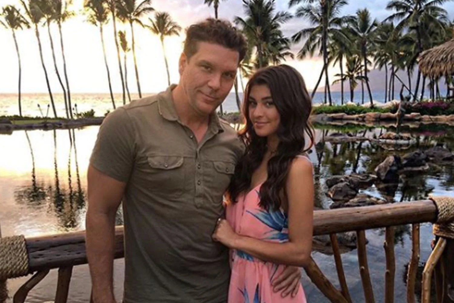 Dane Cook is dating 19-year-old singer Kelsi Taylor