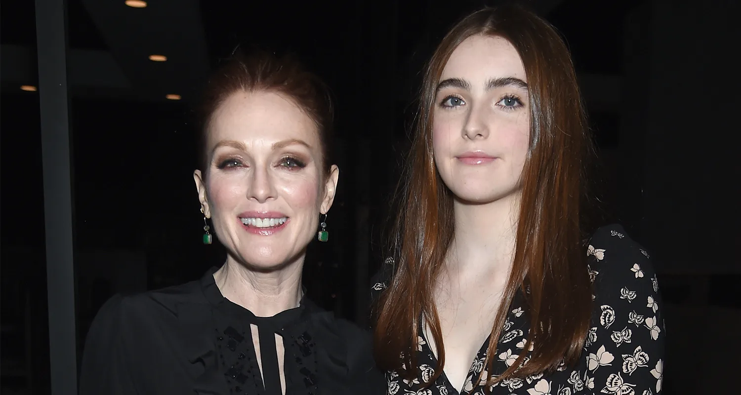 Julianne Moore Brings 15YearOld Lookalike Daughter as Her Date to New(00)
