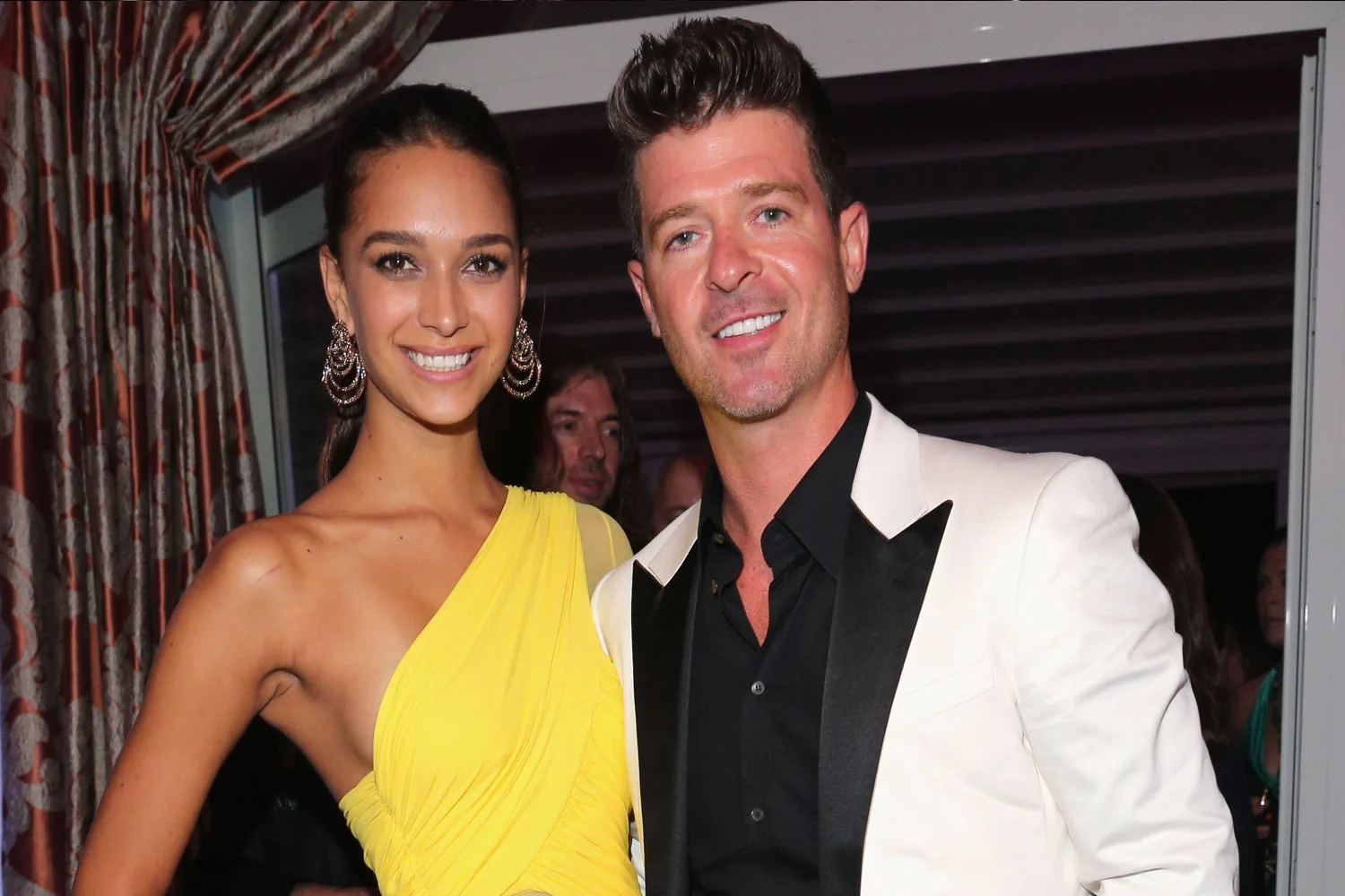 Robin Thicke and girlfriend April Love Geary welcome daughter Mia Love