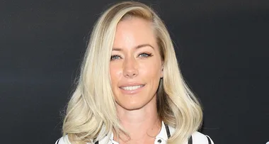 Kendra Wilkinson is now a brunette