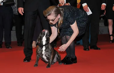 Carrie Fisher and her ridiculous dog make Cannes red carpet history