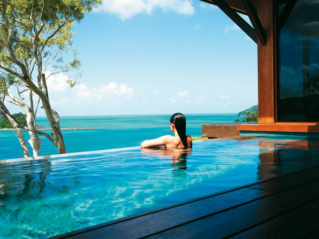 Qualia plunge pool
