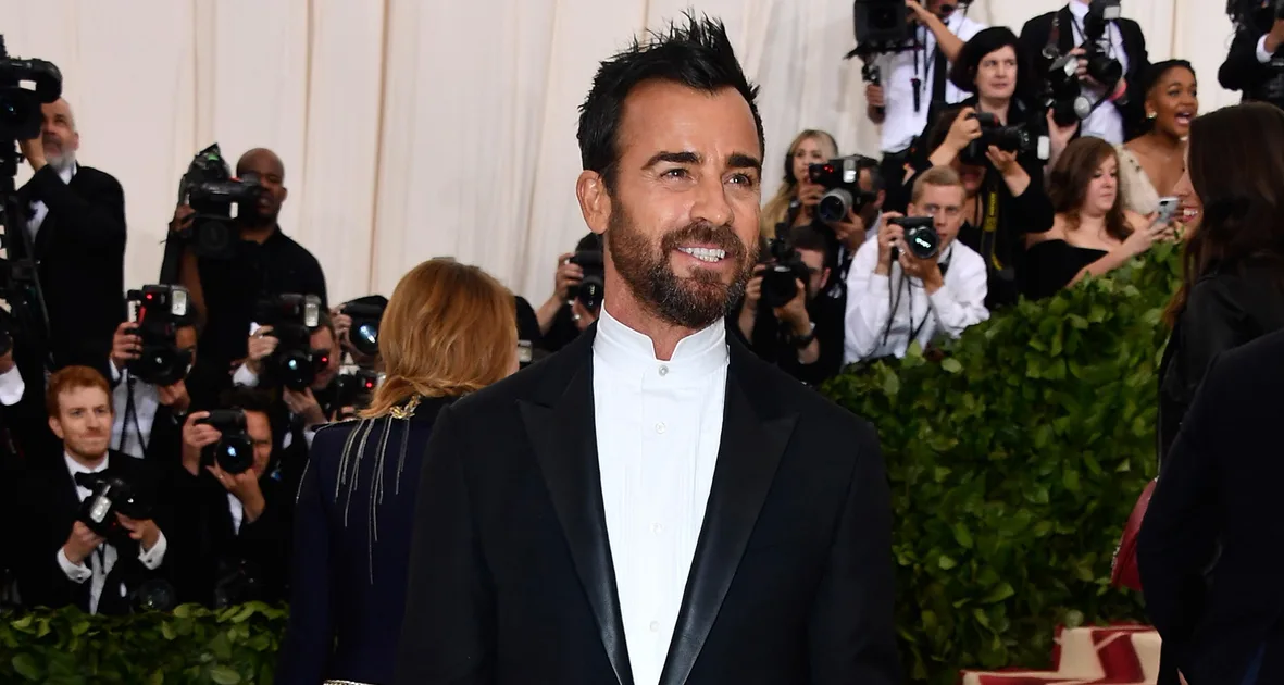Justin Theroux has adopted a Rescue Pit Bull named Kuma WHO