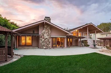 You won’t believe who bought the Brady Bunch home