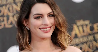 Anne Hathaway Jokes Her Post-Baby Body Didn’t Quite Get the Reaction She Was Hoping for at the Gym