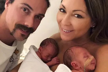 Tania Zaetta gives birth to twins