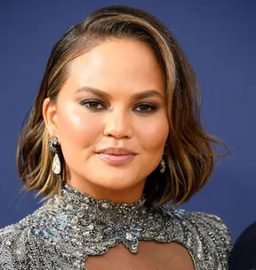 Chrissy Teigen debuts hot new hair bob at Emmys event
