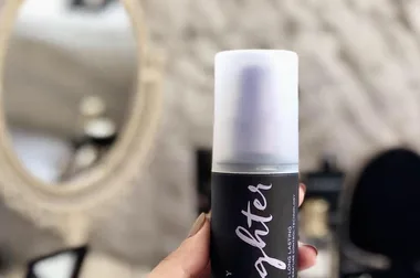 This is one of the best makeup setting sprays!